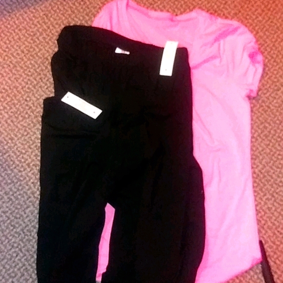 Offering both pairs of leggings and a shirt - Picture 1 of 2